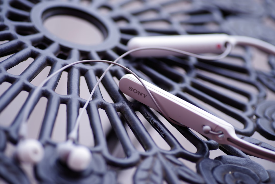 Comparing Popular Bluetooth Headphone Brands on the Market Comparing Popular Bluetooth Headphone Brands on the Market